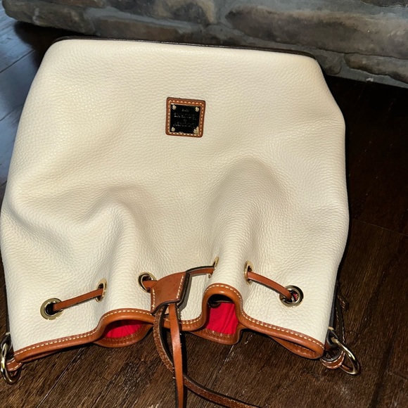 Dooney & Bourke Pebble Grain Drawstring Shoulder Bag – Natural – Like New - Picture 4 of 13